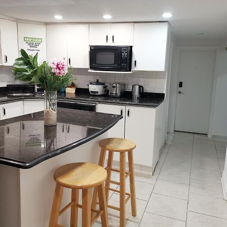 Tidy Private Rooms With Full Kitchen Торонто Екстер'єр фото