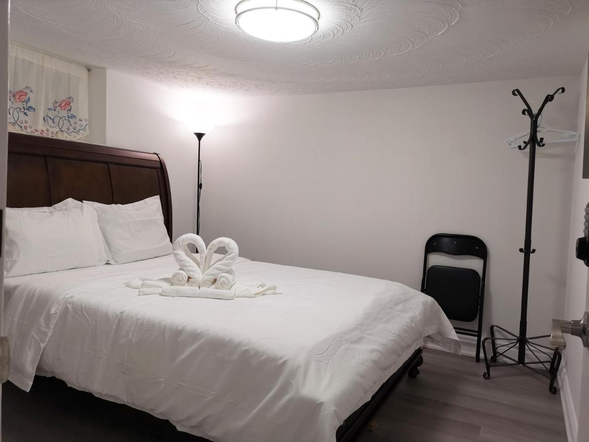 Tidy Private Rooms With Full Kitchen Торонто Екстер'єр фото