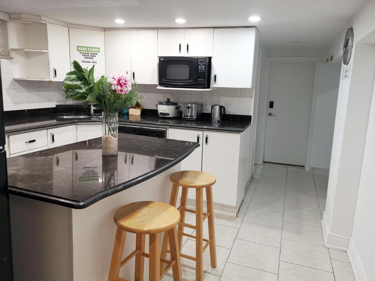Tidy Private Rooms With Full Kitchen Торонто Екстер'єр фото