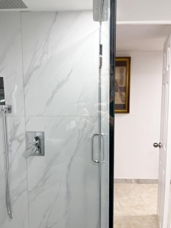Tidy Private Rooms With Full Kitchen Торонто Екстер'єр фото